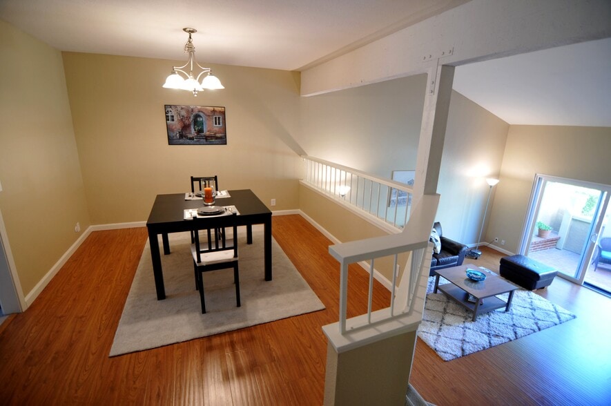 Building Photo - 3323 Caminito Eastbluff