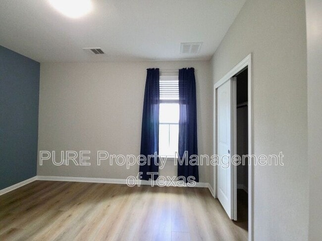 Building Photo - 13400 Briarwick Dr