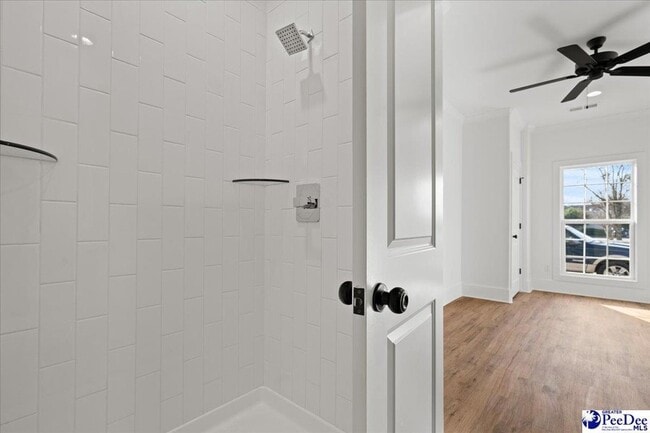 Building Photo - 501 W Cheves St