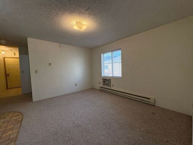 Building Photo - $850 | 1 Bedroom, 1 Bathroom Apartment | Pet Friendly | Available for an Immediate Move In!