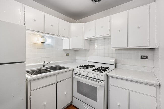 Building Photo - 5310 N Chester Ave