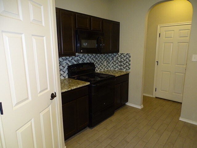 Building Photo - 5826 Grandwood Dr