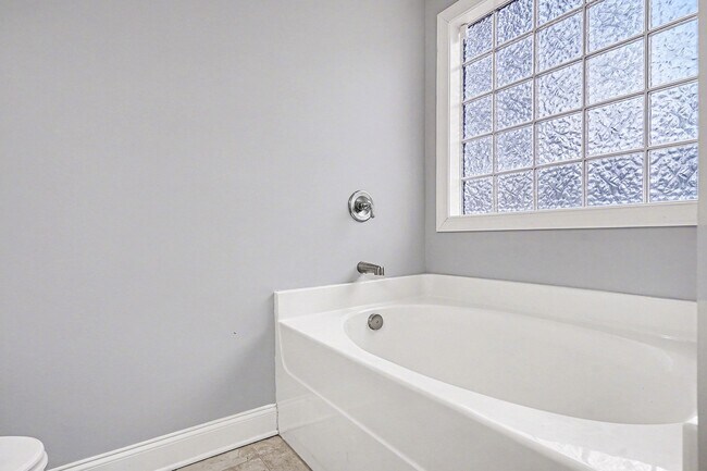 Building Photo - 201 Phillips Ridge Ln