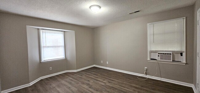 Building Photo - 2332 W Vandalia Rd
