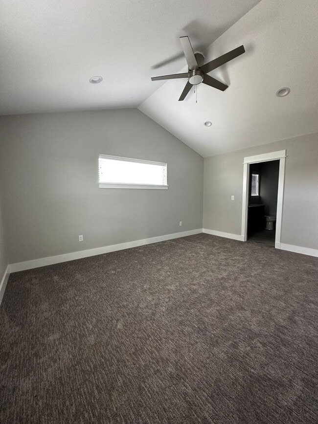 Building Photo - Beautiful and New 3 Bedroom Home