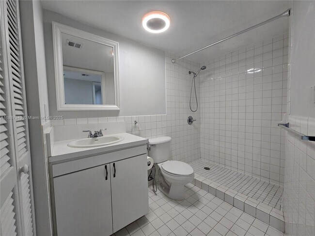 Building Photo - 55 E 4th St