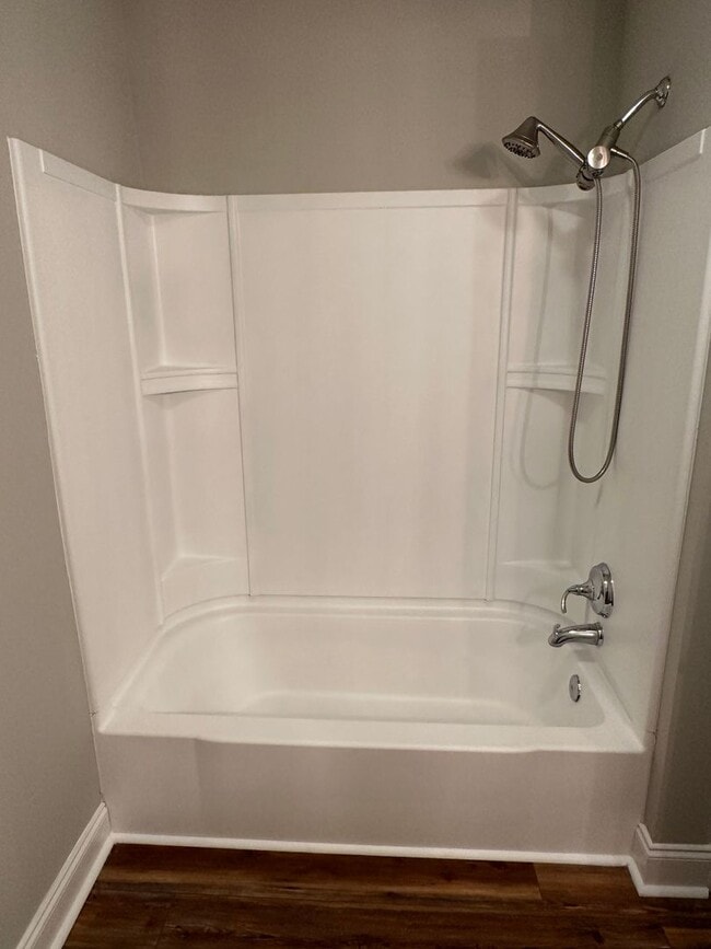 Building Photo - Recently Updated 4Bdrm/2bath home!