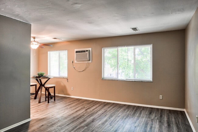 Building Photo - Continental Terrace