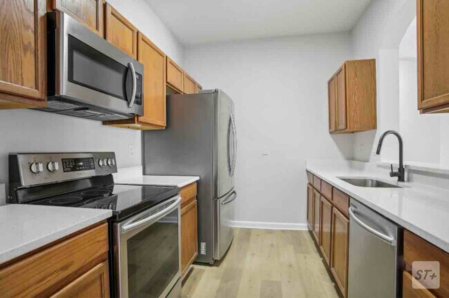 Building Photo - 10550 Baymeadows Rd