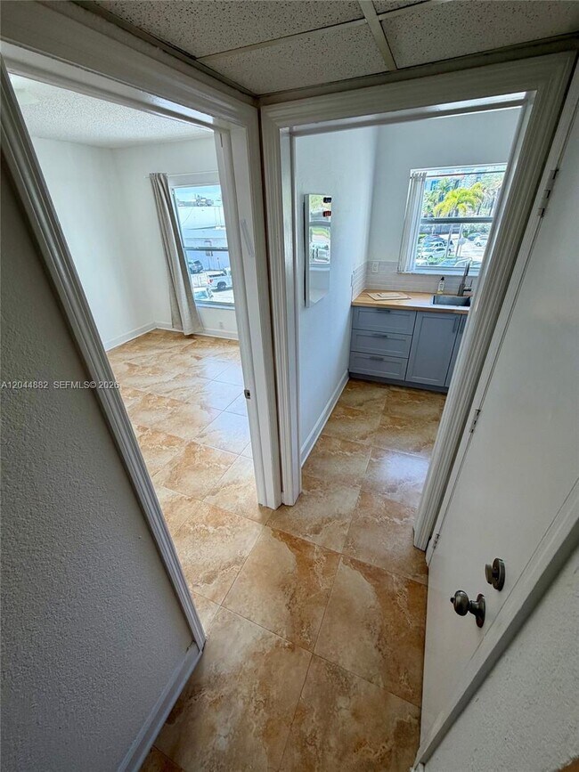Building Photo - 9248 Collins Ave