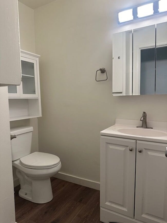 Building Photo - Bald