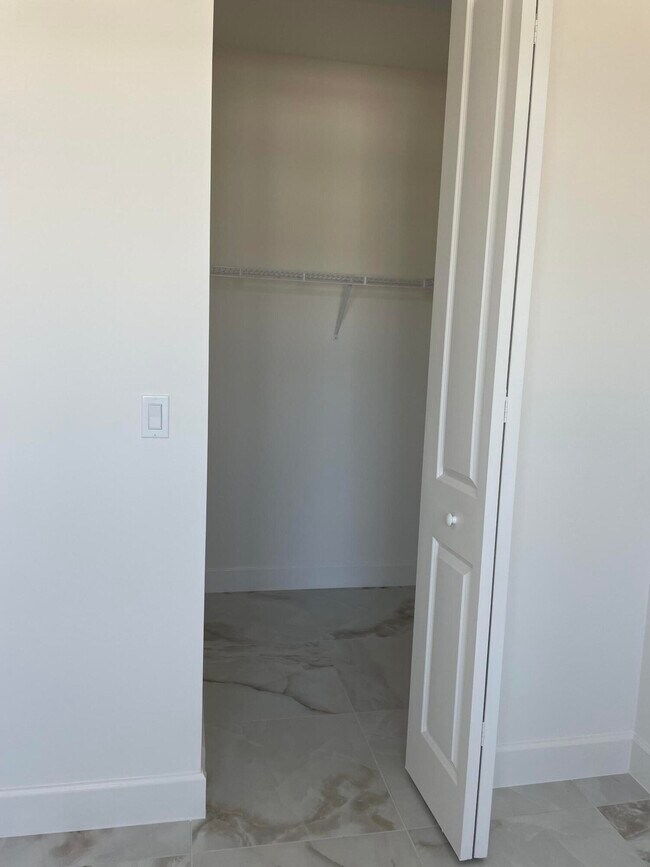 Building Photo - 12450 SW Bungalow Ln