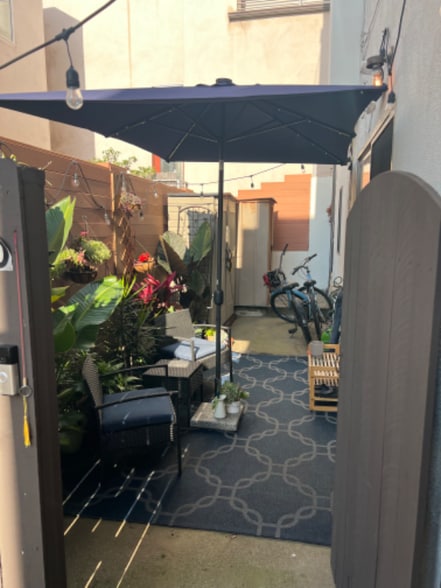 Building Photo - 4015 Crest Dr