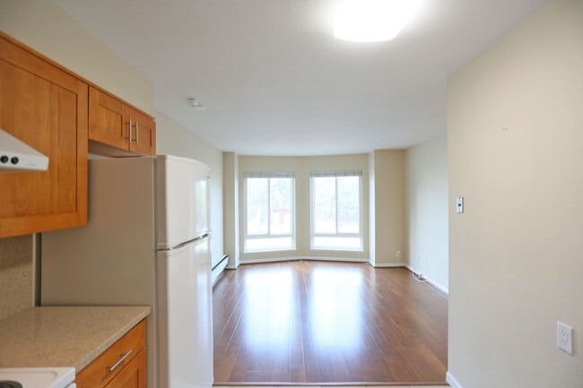 Building Photo - OPEN HOUSE: Tuesday (1/20) 7:30pm-8:00pm. Contemporary 2BR/1BA in the Outer Richmond, Yard, Laund...