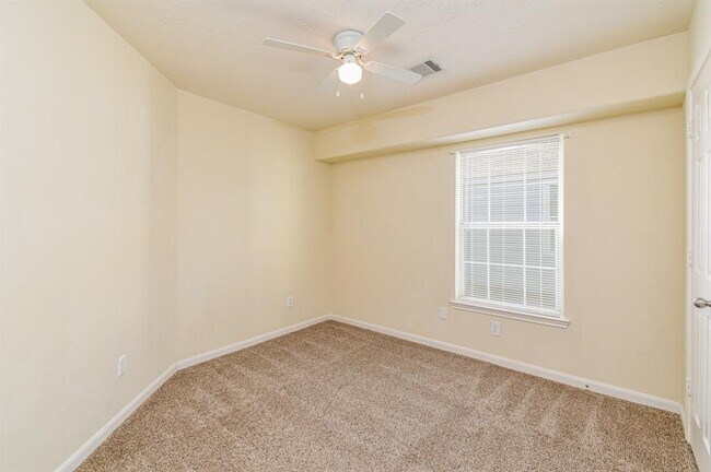 Building Photo - 15930 Langhamwood Ln