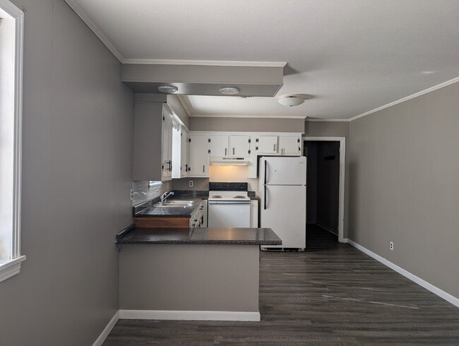 Building Photo - 120 Willow Ln