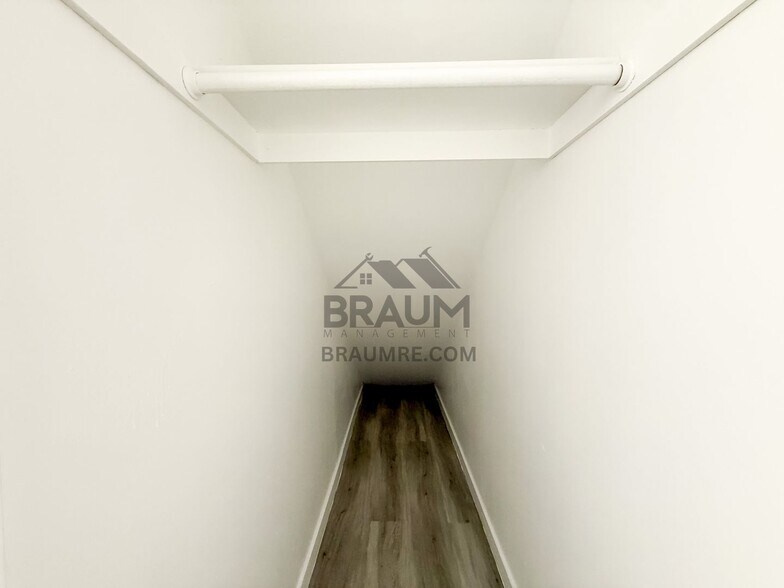 Building Photo - 7323 Winnetka Ave