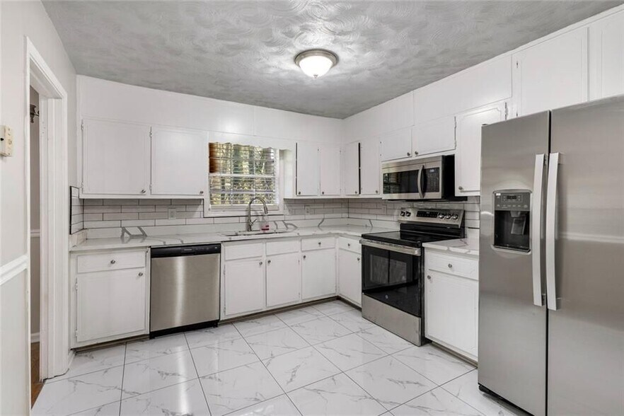 Building Photo - 1246 Elgin Way