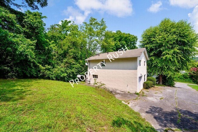 Building Photo - 424 Hedgewood Dr
