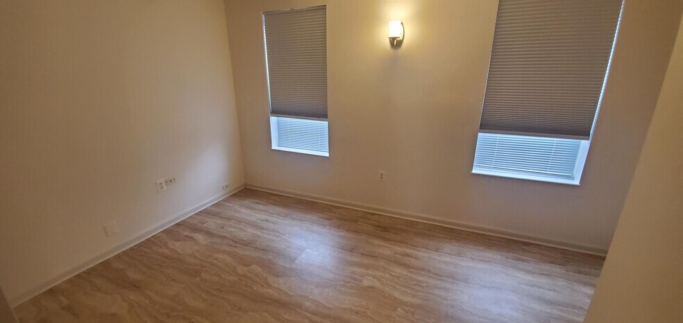 Building Photo - 2110 Saint Albans St