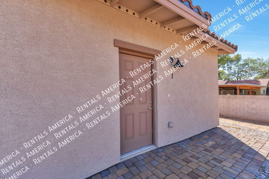 Building Photo - 1625 N Mountain View Ave