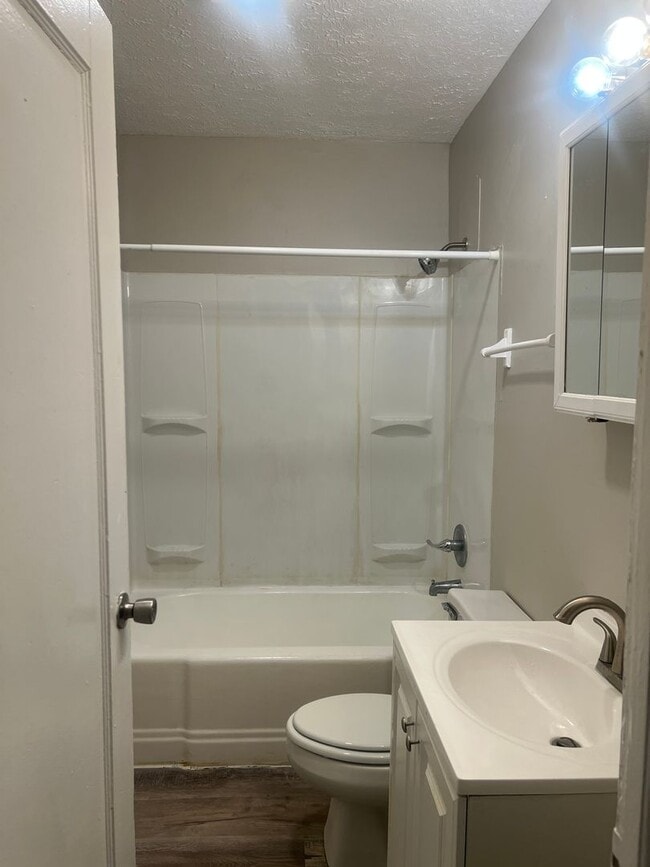 Building Photo - 1464 W 32nd St