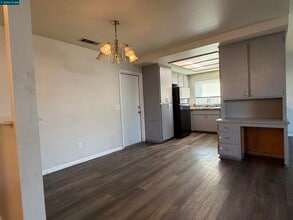 Building Photo - 2406 White Birch Dr