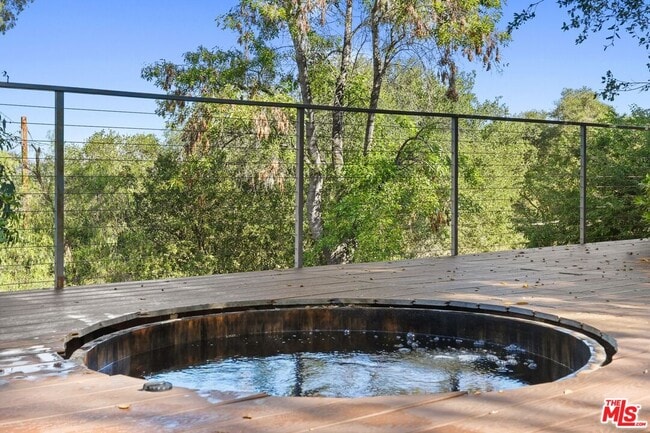 Building Photo - 21273 Entrada Rd