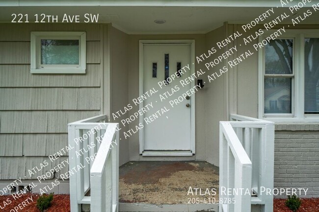 Building Photo - 221 12th Ave SW
