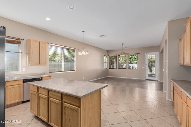 Building Photo - 14440 W Redfield Rd