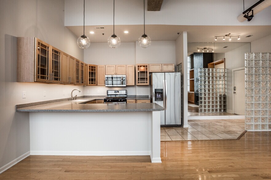 Building Photo - 611 N Park Ave