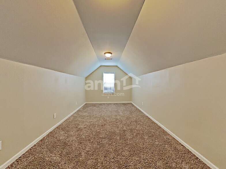 Building Photo - 960 Fountain Glen Dr