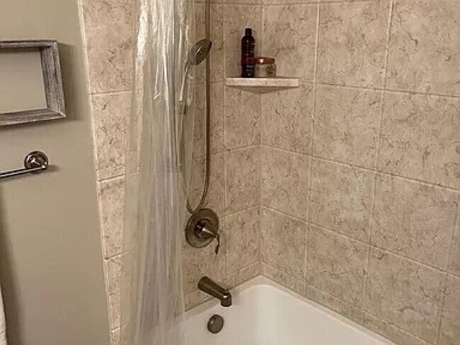 Building Photo - Spacious Home on a Large Lot in Villa Loma...