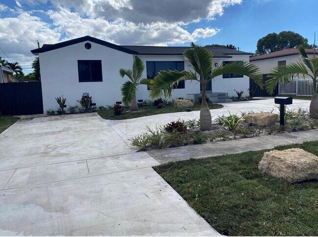 Building Photo - 170 W 58th St