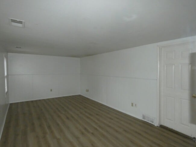 Building Photo - 5045 NE 56th Pl