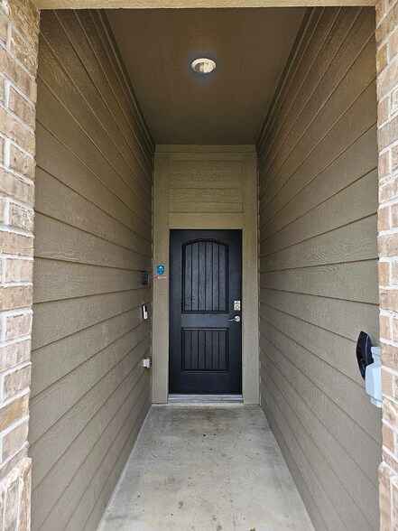 Building Photo - 7811 Tindarey Maple Trace