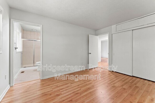 Building Photo - 924 Tradewind Dr