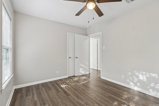 Building Photo - 623 Weizmann St