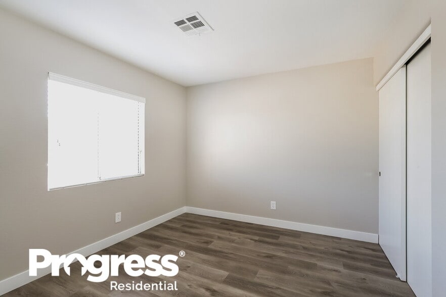 Building Photo - 800 Rock Springs Dr