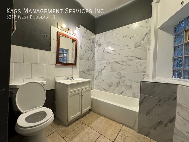 Building Photo - Douglas Boulevard,  Spacious 4 bed 2 bath,...