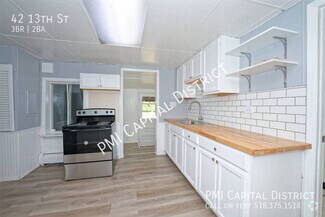 Building Photo - 42 13th St