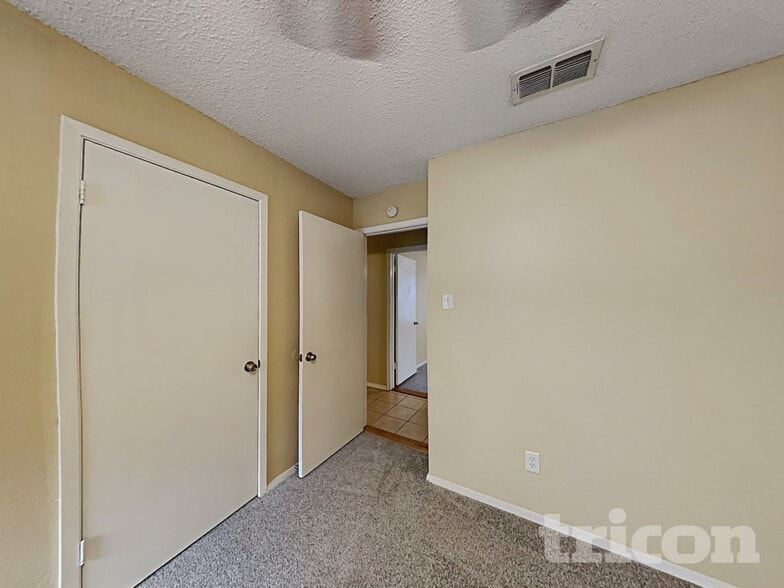 Building Photo - 6321 Macarthur Dr