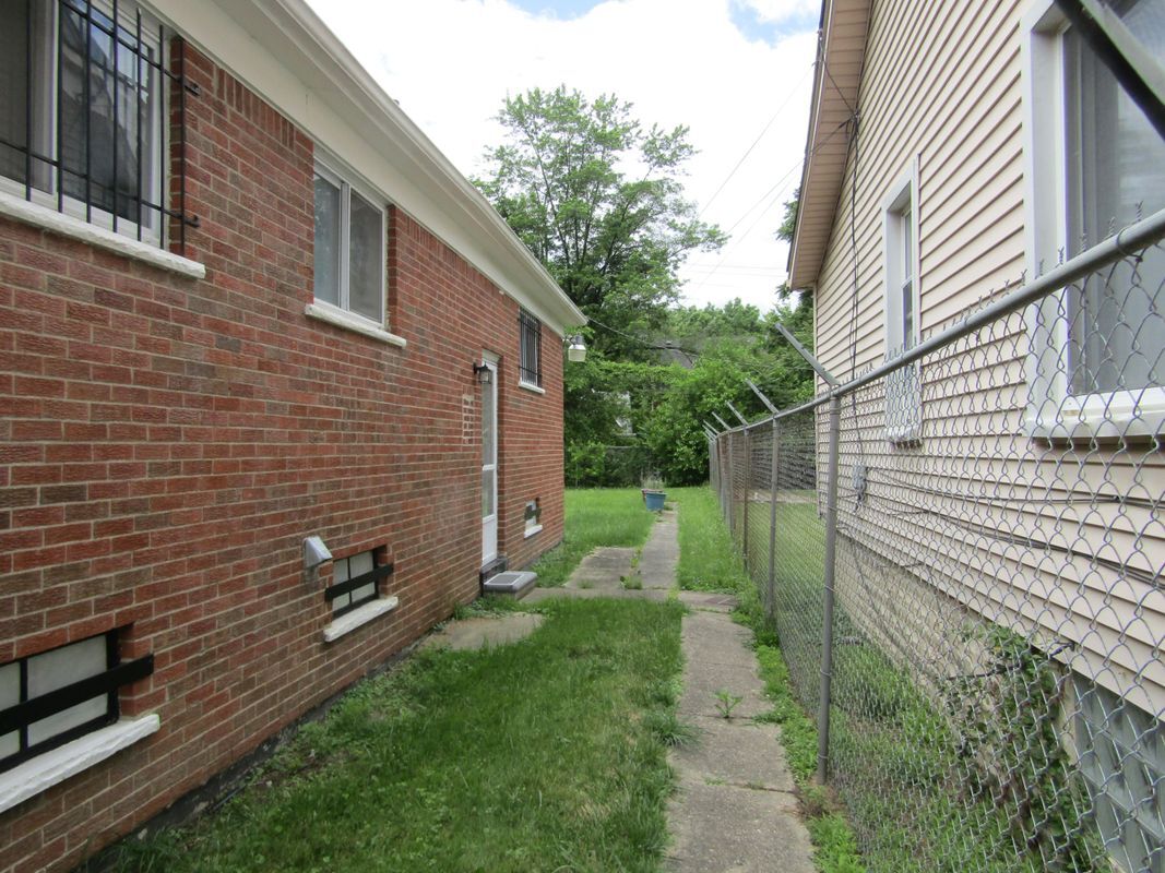 Building Photo - 14939 Cruse St