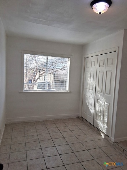 Building Photo - 1701 Lennox Ave