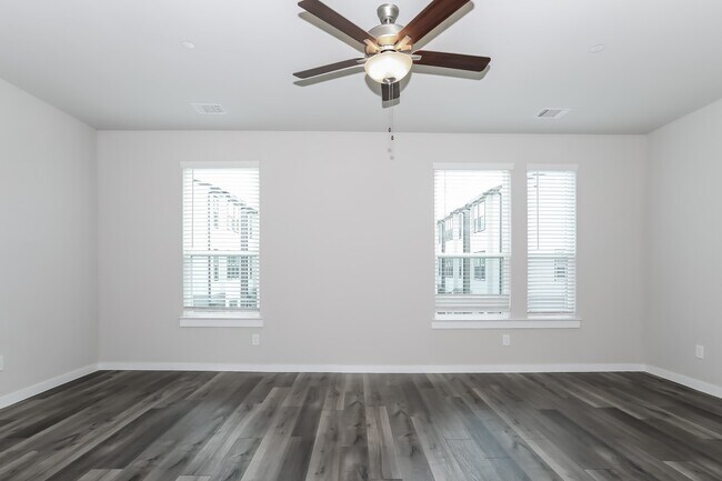 Building Photo - 333 N Centro Cir