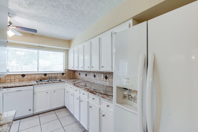 Building Photo - 5046 Spring Forest Dr