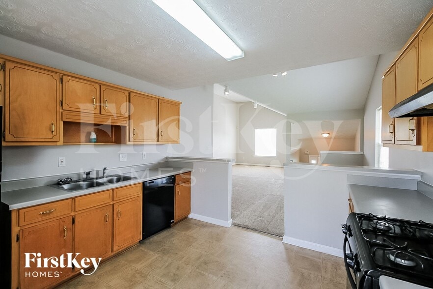 Building Photo - 8153 Mountain Pass