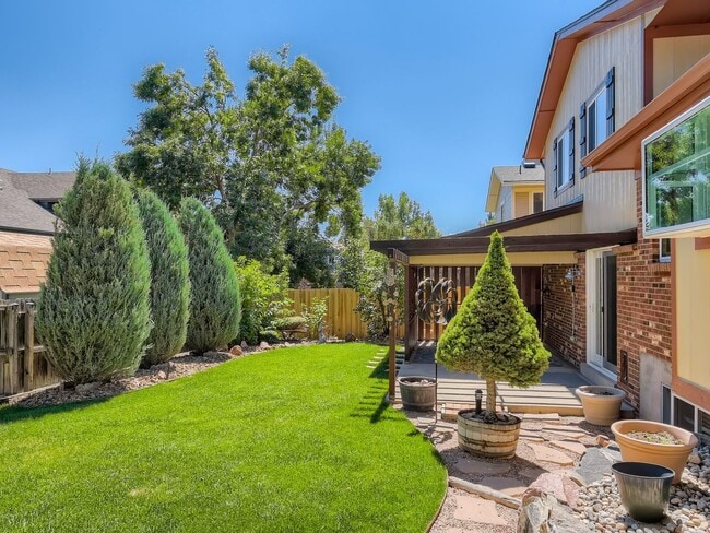 Building Photo - Charming 4 Bedroom 2.5 Bath in Lakewood!