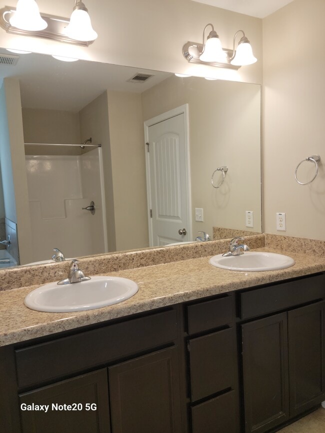 Building Photo - 104 Clydesdale Ct