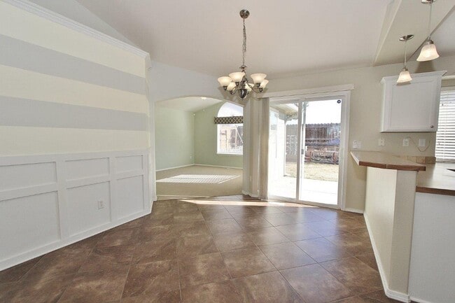 Building Photo - Immaculate Single-Level Home